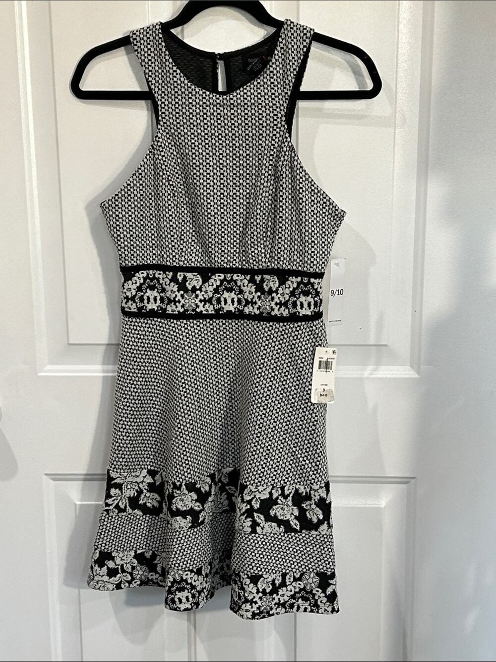Women's Black & White Sleeveless Floral Fit-and-Flare Dress Size Medium 9-10